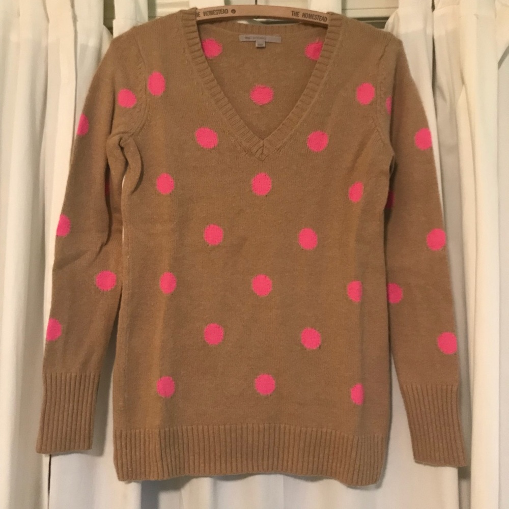 Tan v-neck sweater with hot pink polka dots